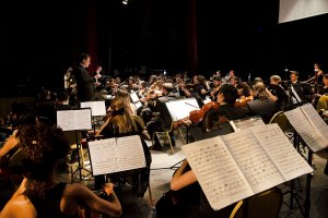 MÚSICA PARA ESCUCHAR CON LOS OJOS CERRADOS