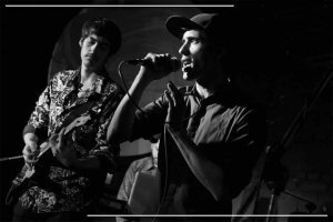 CÁLIDOS COPIOS EN BÚSQUEDA DE LA CANCIÓN PERFECTA