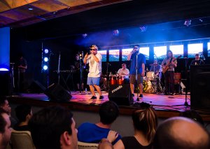 UN SHOW PARA SALTAR DE LA BUTACA