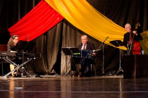 COLUMNA DE TANGO: HÉCTOR CÁNOVA, BANDONEONISTA