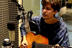 ACÚSTICOS WAM: MATIAS PEREZ HACIENDO “ECLIPSE”