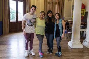 LAS ARRASA COMO TOPADORA LE CANTAN A CONSUELO