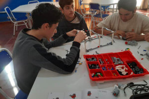 ESTUDIANTES SECUNDARIOS DE VM EN LA FINAL DE “ROBÓTICA 2019”