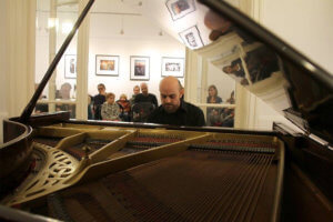EDUARDO ELIA INAUGURA RECITALES VIRTUALES DE LA USINA CULTURAL
