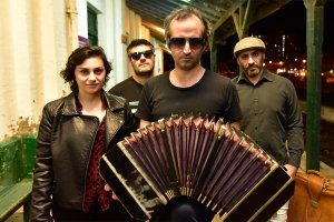 PABLO GIGNOLI Y LOS PASAJEROS PERMANENTES BRINDARÁ UN SHOW EN EL LEONARDO FAVIO