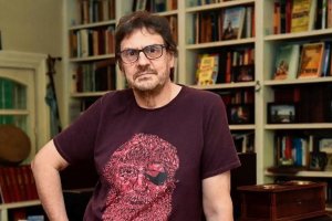 FELIPE PIGNA DISERTARÁ EN LA CIUDAD