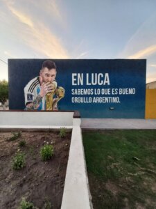 PRESENTARON UN MURAL DE MESSI REALIZADO POR ARTISTAS VILLAMARIENSES