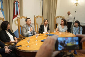 MUNICIPIO, ABOGADOS/AS Y PSICÓLOGOS/AS FIRMARON CONVENIO PARA LA “PROMOCIÓN DE LAS ARTES”