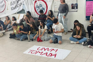 ESTUDIANTES DE LA UNVM DECIDIERON TOMAR EL RECTORADO